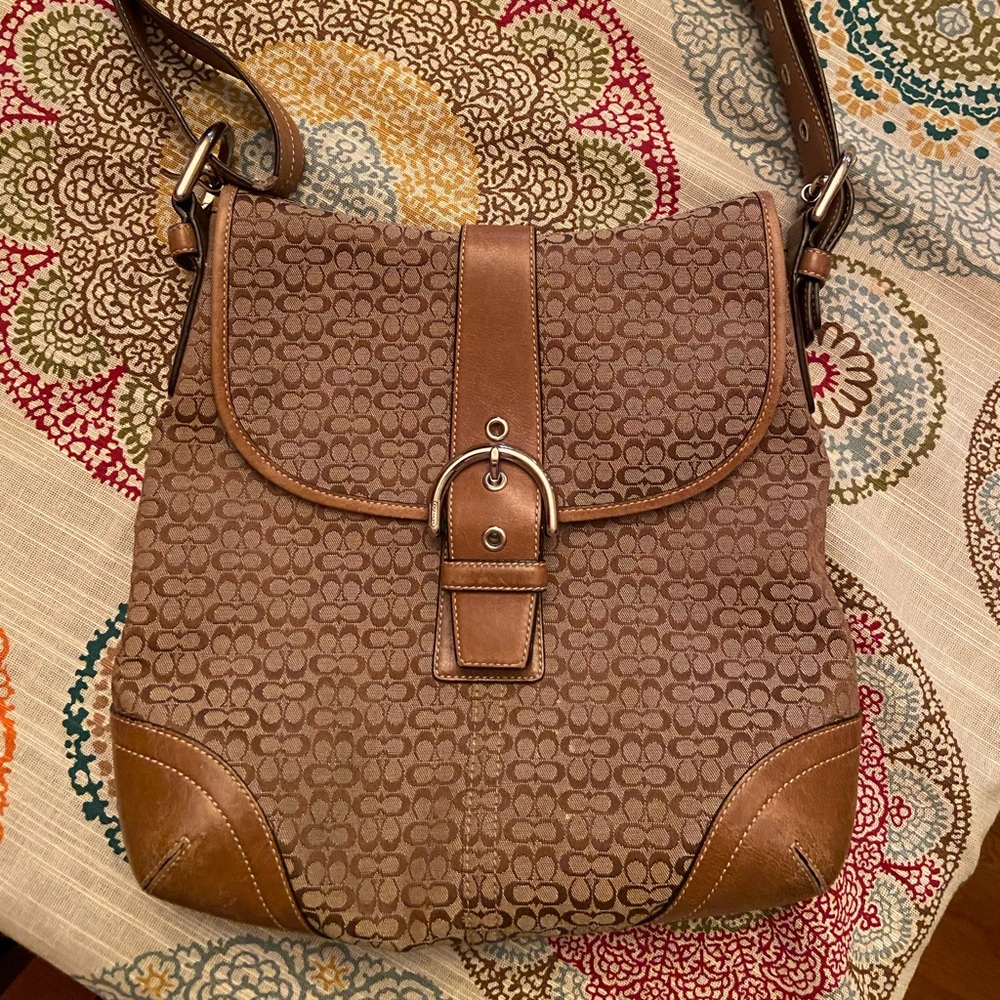 Signature Coach Purse, excellent condition!